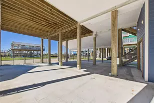 842 Main St, Crystal Beach, TX 77650 - Photo 6