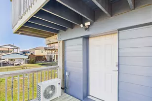 842 Main St, Crystal Beach, TX 77650 - Photo 12