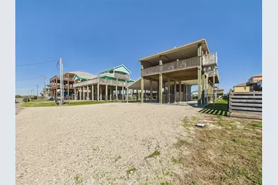 842 Main Street, Crystal Beach, TX 77650 - Photo 2