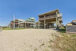 842 Main St, Crystal Beach, TX 77650 - Photo 2
