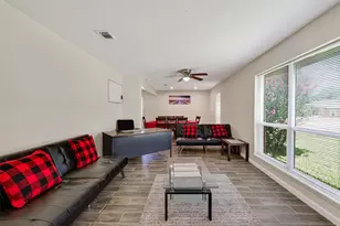 13629 Lynnwood Ln, Sugar Land, TX 77498 - Photo 2