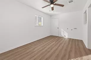 1719 W Sealy St, Alvin, TX 77511 - Photo 20