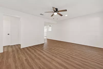 1719 W Sealy Street, Alvin, TX 77511 - Photo 8