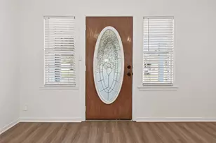 1719 W Sealy St, Alvin, TX 77511 - Photo 6