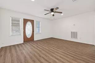 1719 W Sealy St, Alvin, TX 77511 - Photo 10