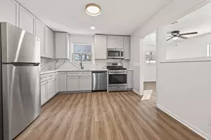 1719 W Sealy St, Alvin, TX 77511 - Photo 12