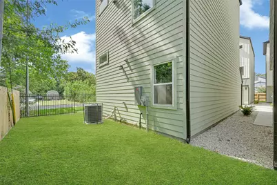 6530 Goldspier St, Houston, TX 77091 - Photo 26