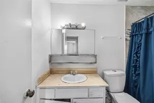 8456 Leawood Blvd, Houston, TX 77072 - Photo 16