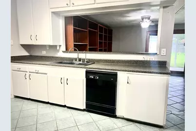 1925 14th Avenue N, Texas City, TX 77590 - Photo 6