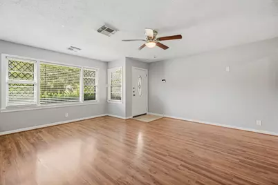 1502 15th Avenue N, Texas City, TX 77590 - Photo 2