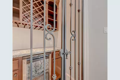 7619 Pine Ridge Terrace Road, Houston, TX 77081 - Photo 4