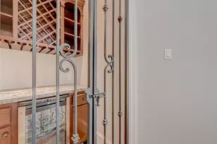 7619 Pine Ridge Terrace Rd, Houston, TX 77081 - Photo 4