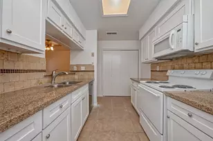 8299 Cambridge St, Houston, TX 77054 - Photo 10
