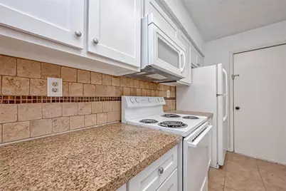 8299 Cambridge Street #1705, Houston, TX 77054 - Photo 12