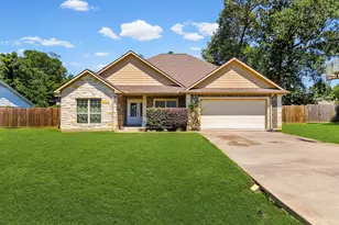 198 Country Wood Dr, Livingston, TX 77351 - Photo 1
