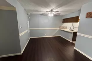 17401 Red Oak Dr, Houston, TX 77090 - Photo 6