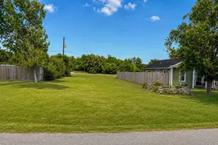 514 N 11th St, La Porte, TX 77571 - Photo 1