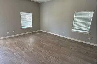 606 W 6th St, Freeport, TX 77541 - Photo 4