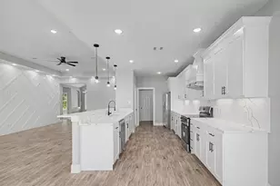 1220 Appaloosa Cir, Angleton, TX 77515 - Photo 16