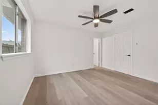 16235 La Terra Dr, Houston, TX 77083 - Photo 14