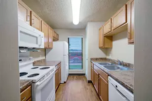 1002 SE Martin Luther King Dr, Smithville, TX 78957 - Photo 8
