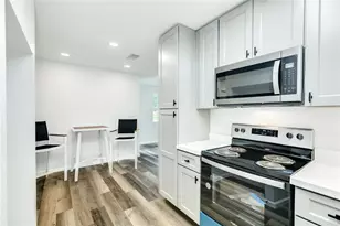 846 S Anderson St, Angleton, TX 77515 - Photo 10