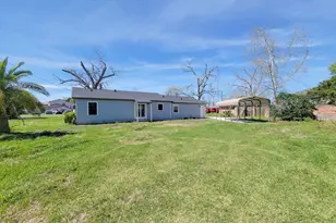 413 S Market St, Brazoria, TX 77422 - Photo 32