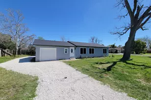 413 S Market St, Brazoria, TX 77422 - Photo 1