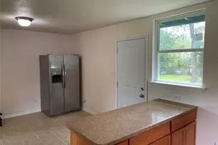 8166 Oak Knoll Ln, Houston, TX 77028 - Photo 2