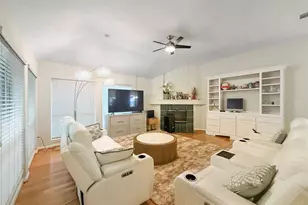 2723 Kimbleton Ct, Houston, TX 77082 - Photo 2