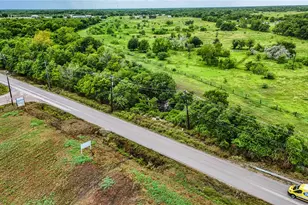 1011 County Rd 129, Alvin, TX 77511 - Photo 14
