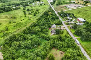 1011 County Rd 129, Alvin, TX 77511 - Photo 20