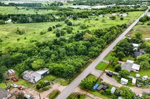 1011 County Rd 129, Alvin, TX 77511 - Photo 22