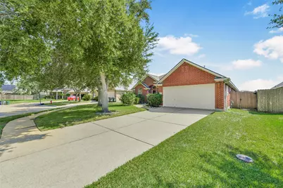 5707 Emerald Brook Lane, League City, TX 77573 - Photo 2