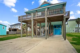 980 Fisherman Dr S, Crystal Beach, TX 77650 - Photo 2