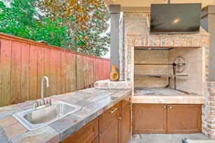 2650 Shady Acres Landing, Houston, TX 77008 - Photo 38