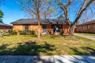 213 Bastrop St, Angleton, TX 77515 - Photo 2