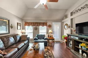 135 Brookside Dr, Huntsville, TX 77320 - Photo 6