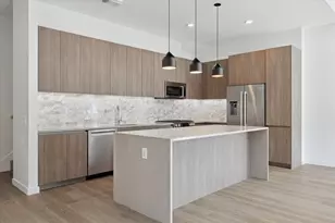 1 Riva Row, The Woodlands, TX 77380 - Photo 4