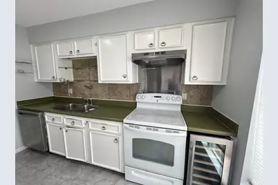 7700 Creekbend Drive #109, Houston, TX 77071 - Photo 6