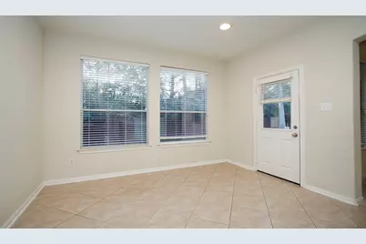 11 Aquiline Oaks Place, The Woodlands, TX 77382 - Photo 16