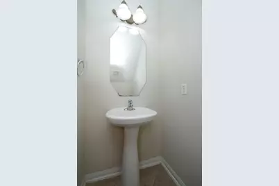 11 Aquiline Oaks Place, The Woodlands, TX 77382 - Photo 18