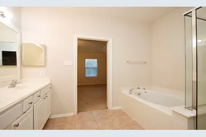 11 Aquiline Oaks Place, The Woodlands, TX 77382 - Photo 30