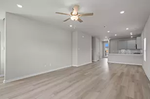 235 Bay Laurel Ct, Alvin, TX 77511 - Photo 8