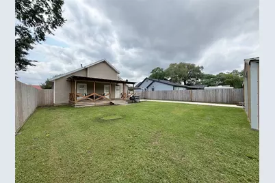 3850 Hays Avenue, Groves, TX 77619 - Photo 22