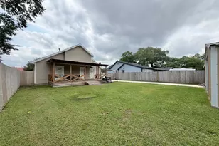 3850 Hays Ave, Groves, TX 77619 - Photo 22