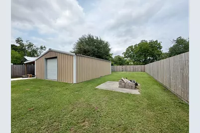 3850 Hays Avenue, Groves, TX 77619 - Photo 20
