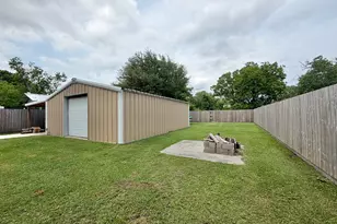 3850 Hays Ave, Groves, TX 77619 - Photo 20