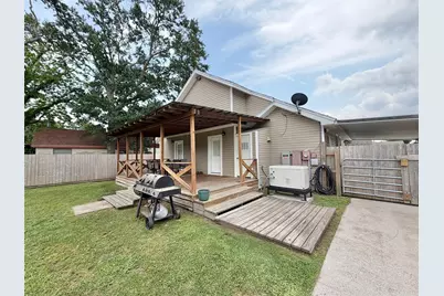 3850 Hays Avenue, Groves, TX 77619 - Photo 24