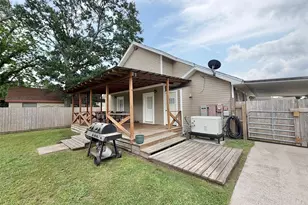 3850 Hays Ave, Groves, TX 77619 - Photo 24